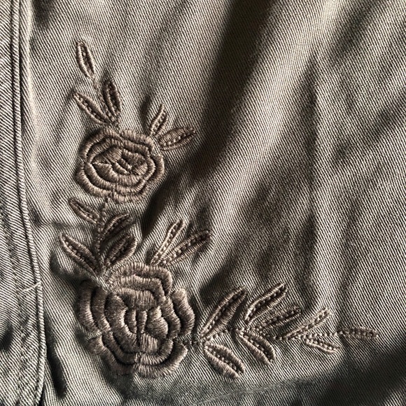 Shorts - Picture 5 of 6